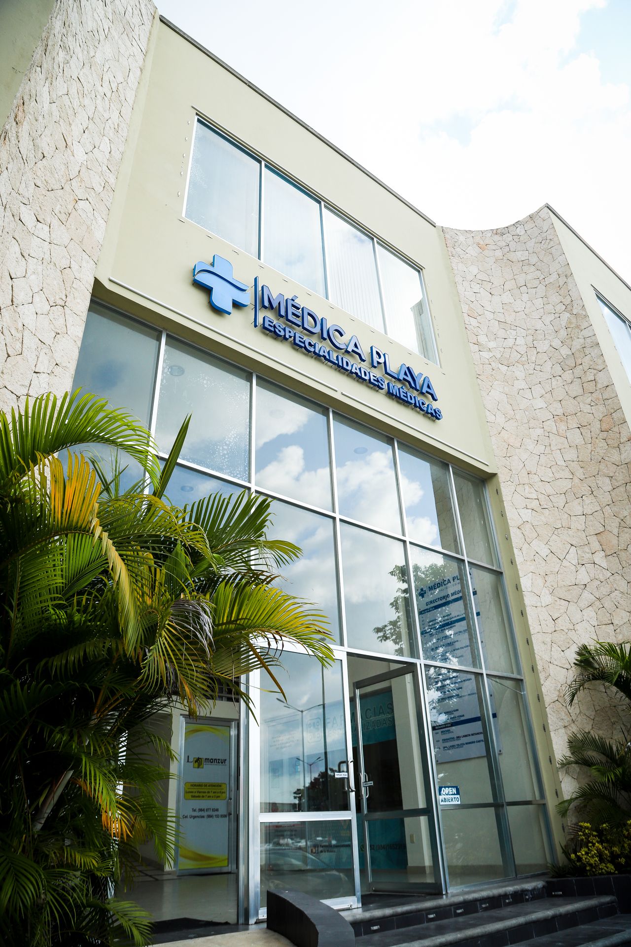 Fachada de Medica Playa